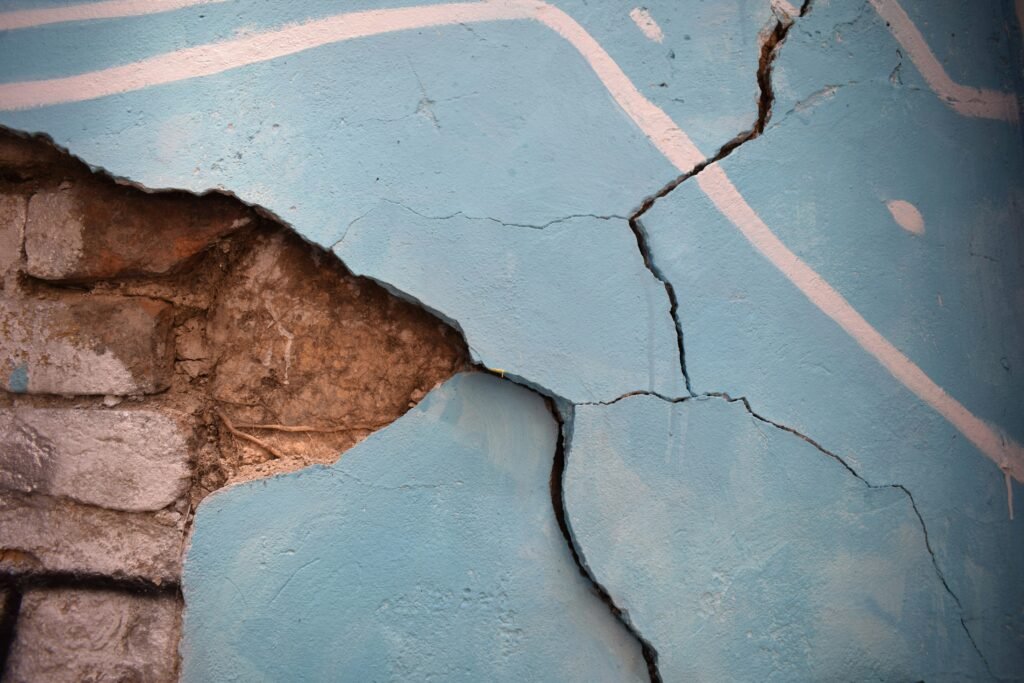 early warning signs of foundation problems